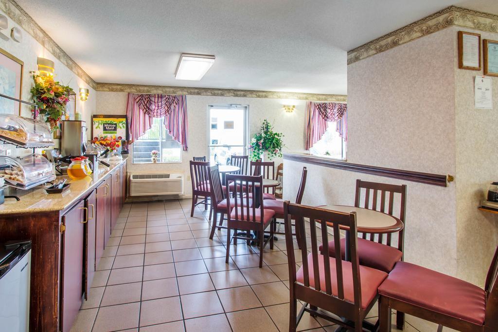 Econo Lodge Трой Экстерьер фото
